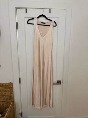 Zara Cream V-Neck Sleeveless Maxi Dress